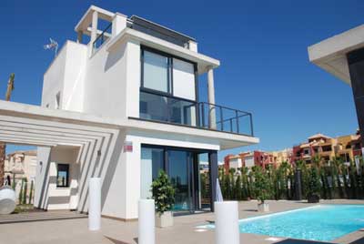 Detached Spanish villas for sale in Cabo Roig