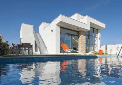 Detached Spanish villas for sale in El Raso