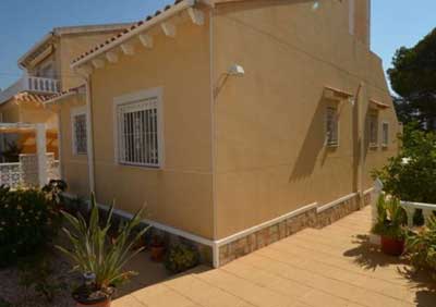 Beautifully Presented 2 bedroom Villa for sale in Las Filipinas