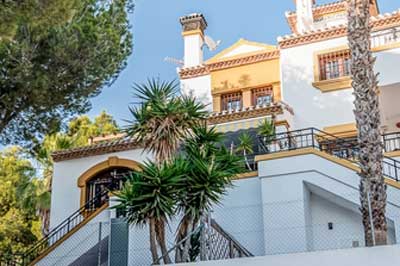 3 Bedroom Front Line Apartment in Torrevieja for Sale